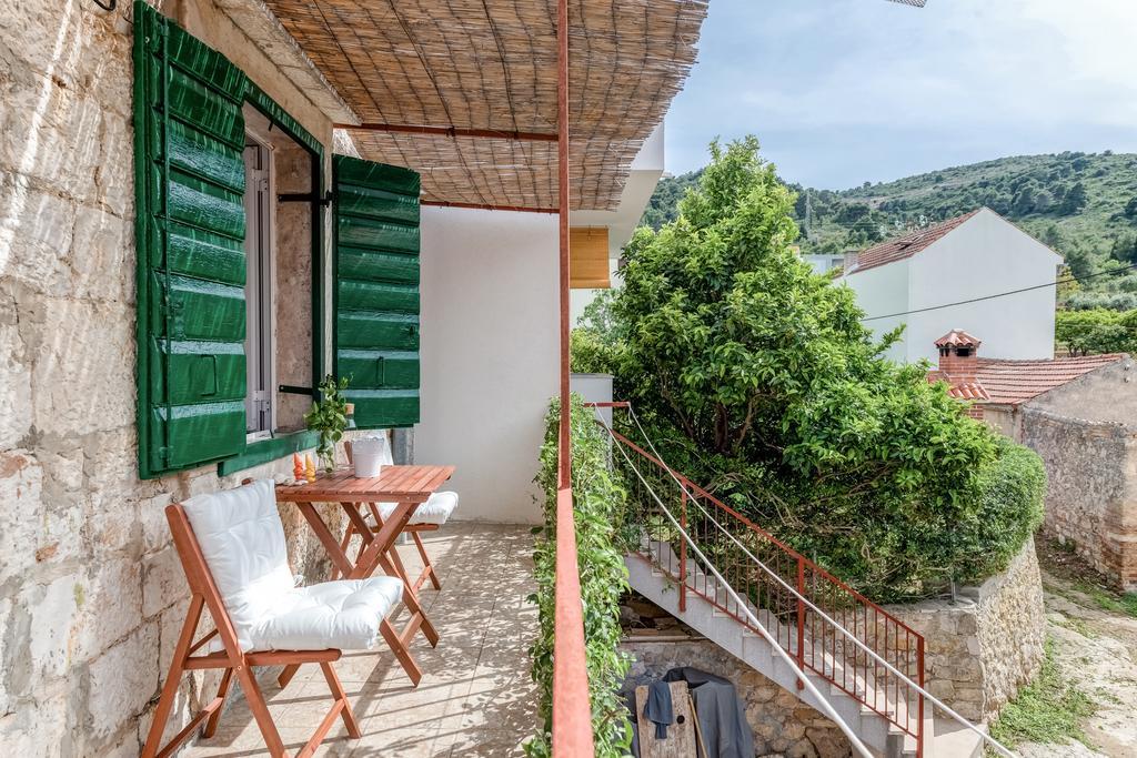 Apartments Bralic Вис Екстериор снимка