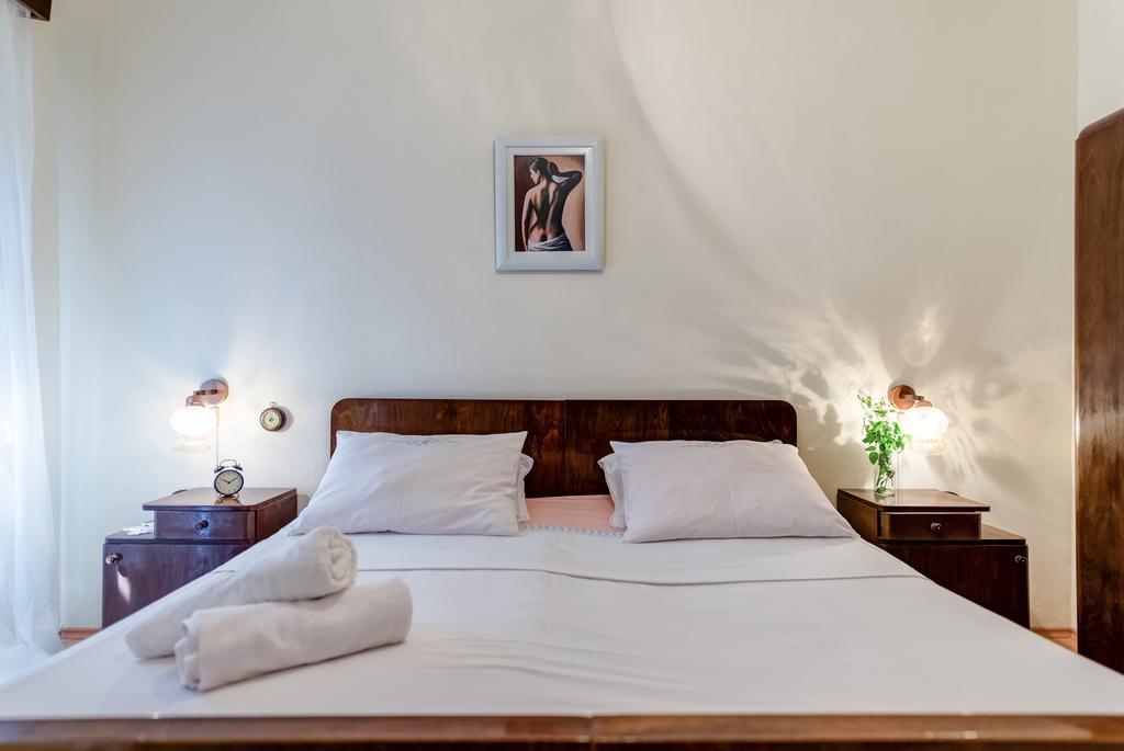 Apartments Bralic Вис Екстериор снимка