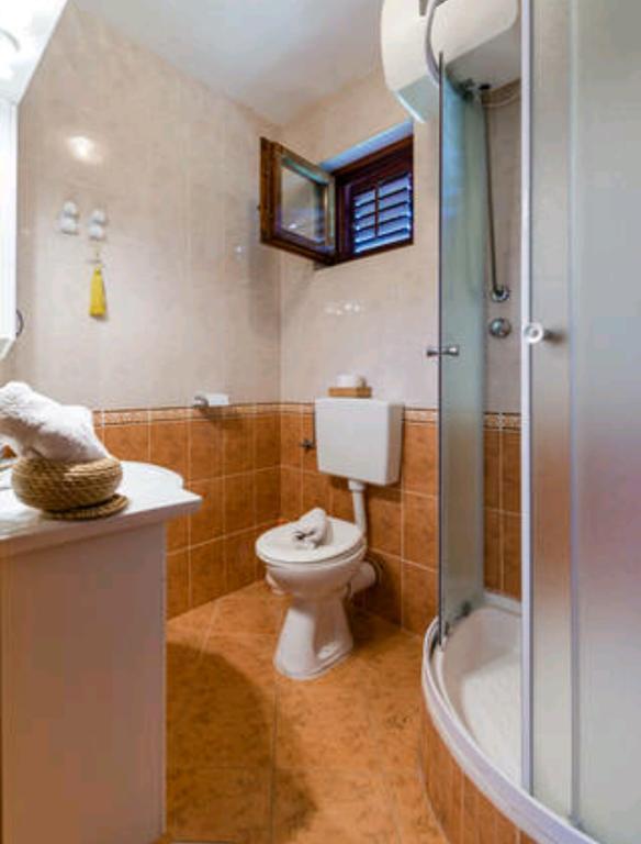 Apartments Bralic Вис Екстериор снимка