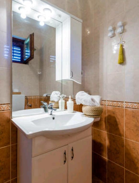 Apartments Bralic Вис Екстериор снимка