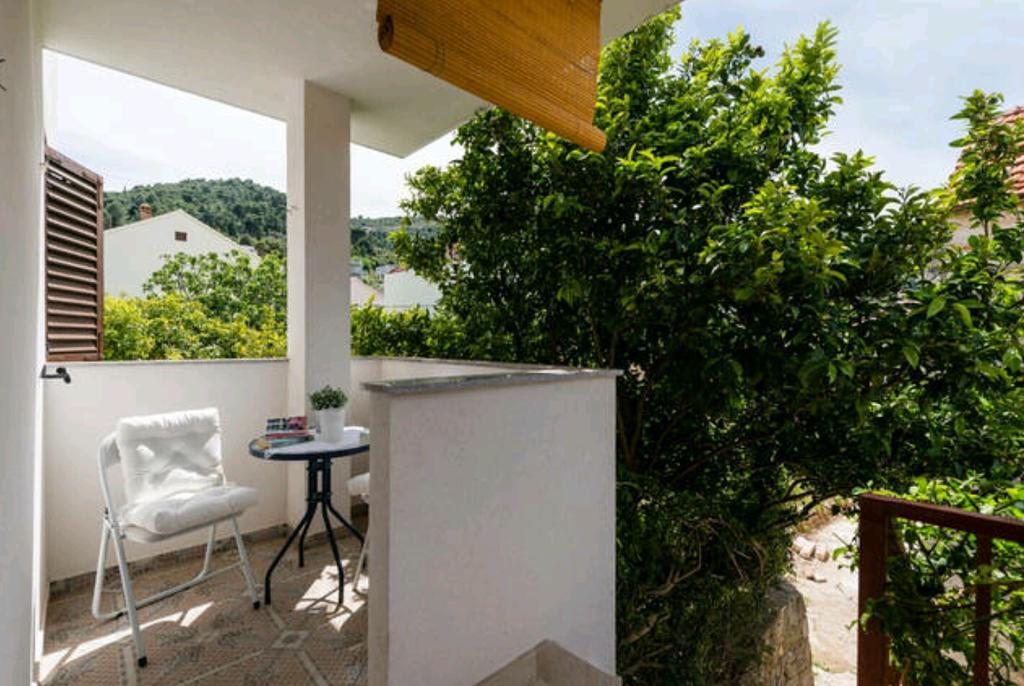Apartments Bralic Вис Екстериор снимка