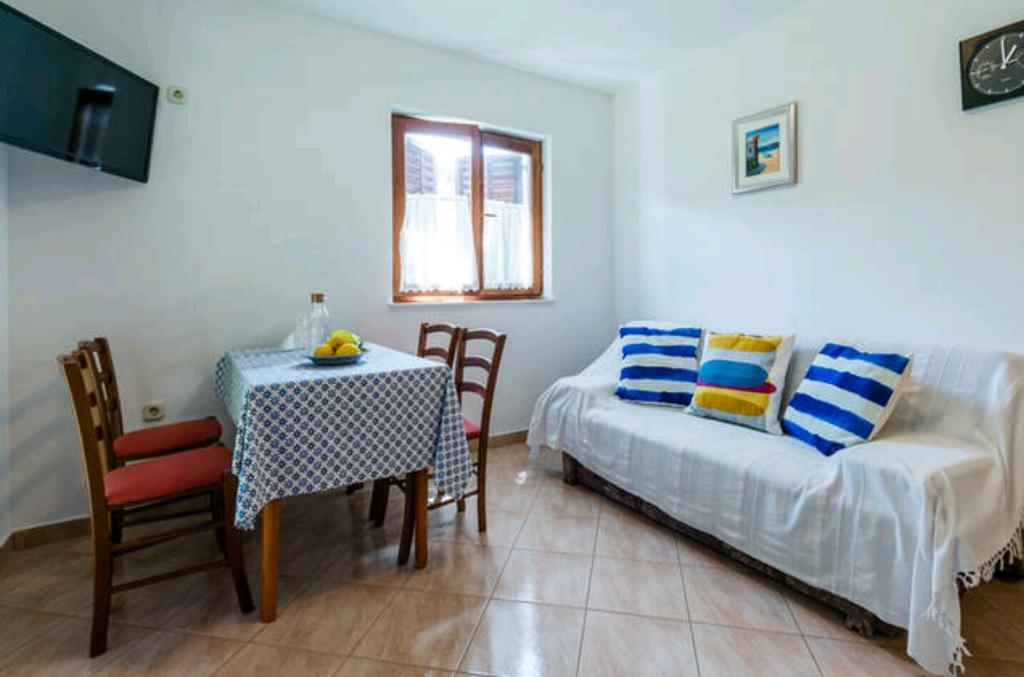 Apartments Bralic Вис Екстериор снимка