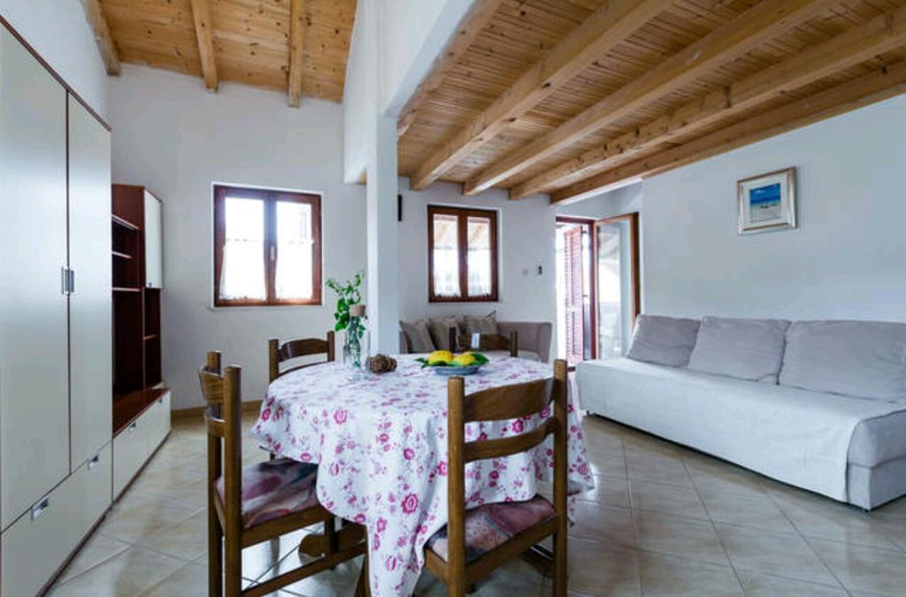 Apartments Bralic Вис Екстериор снимка
