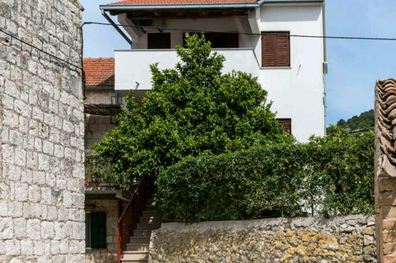 Apartments Bralic Вис Екстериор снимка